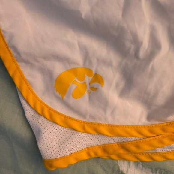 Nike Dri-fit 🏈 Iowa Hawkeyes 🏈 white & yellow running shorts - Picture 7 of 7